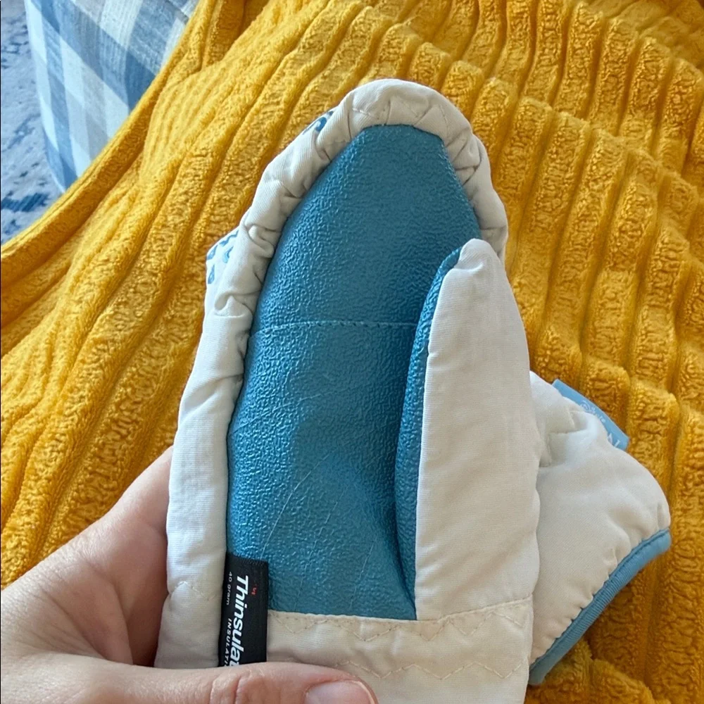 3M Thinsulate White and Blue Mittens